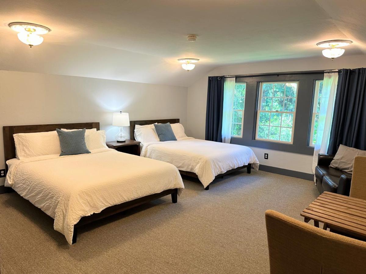 Westfir Lodge & Mountain Market Oakridge Экстерьер фото