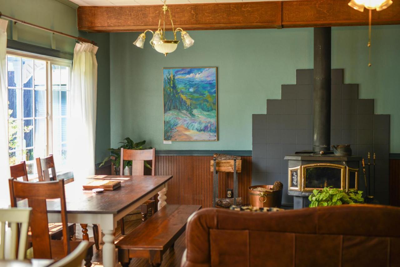 Westfir Lodge & Mountain Market Oakridge Экстерьер фото