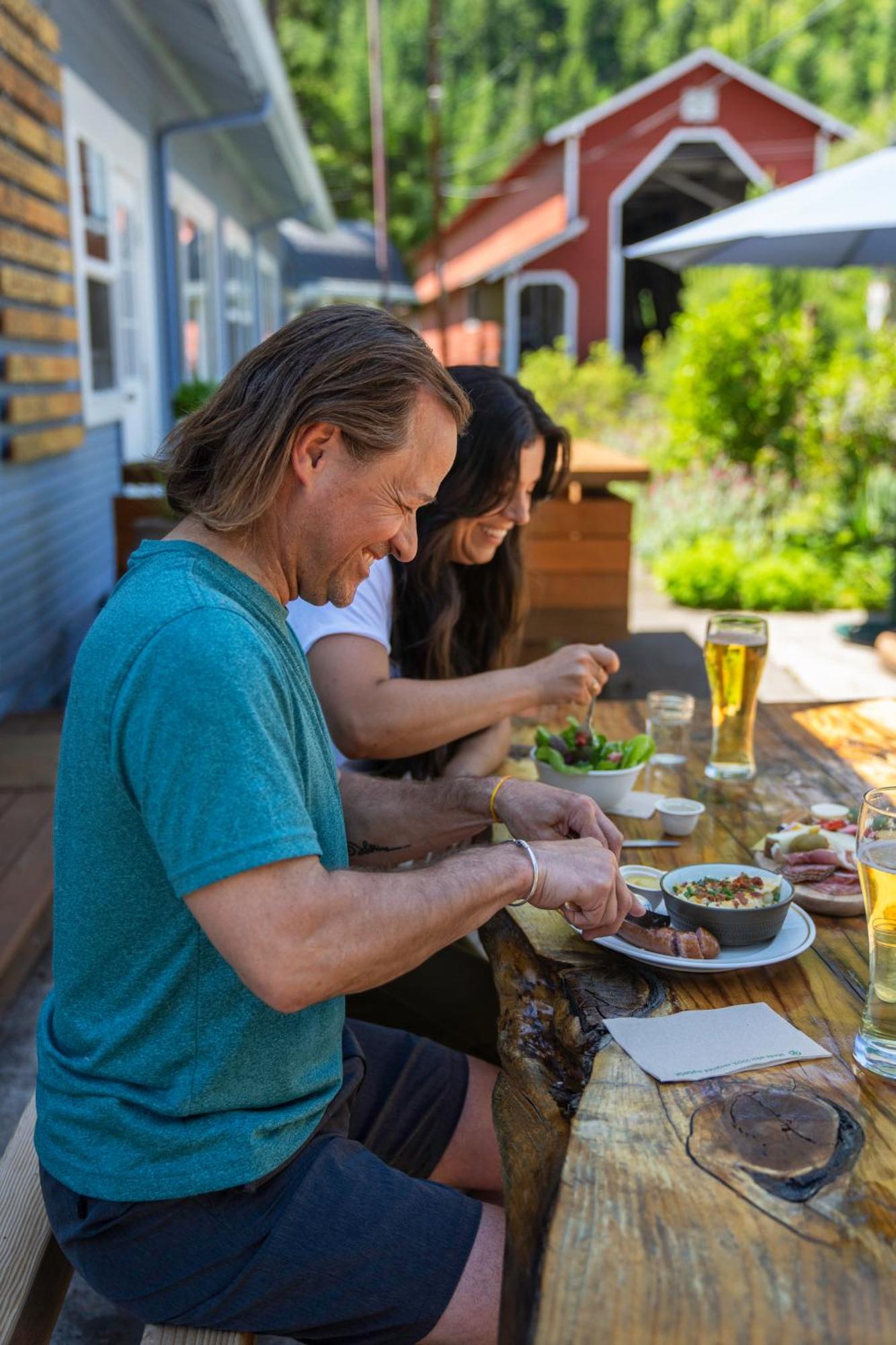 Westfir Lodge & Mountain Market Oakridge Экстерьер фото